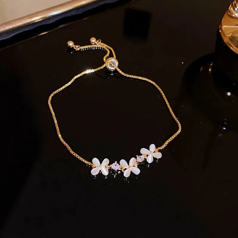 Golden Alloy Sweet Bow Bracelet For Women Adjustable Pearl Zircon Inlay