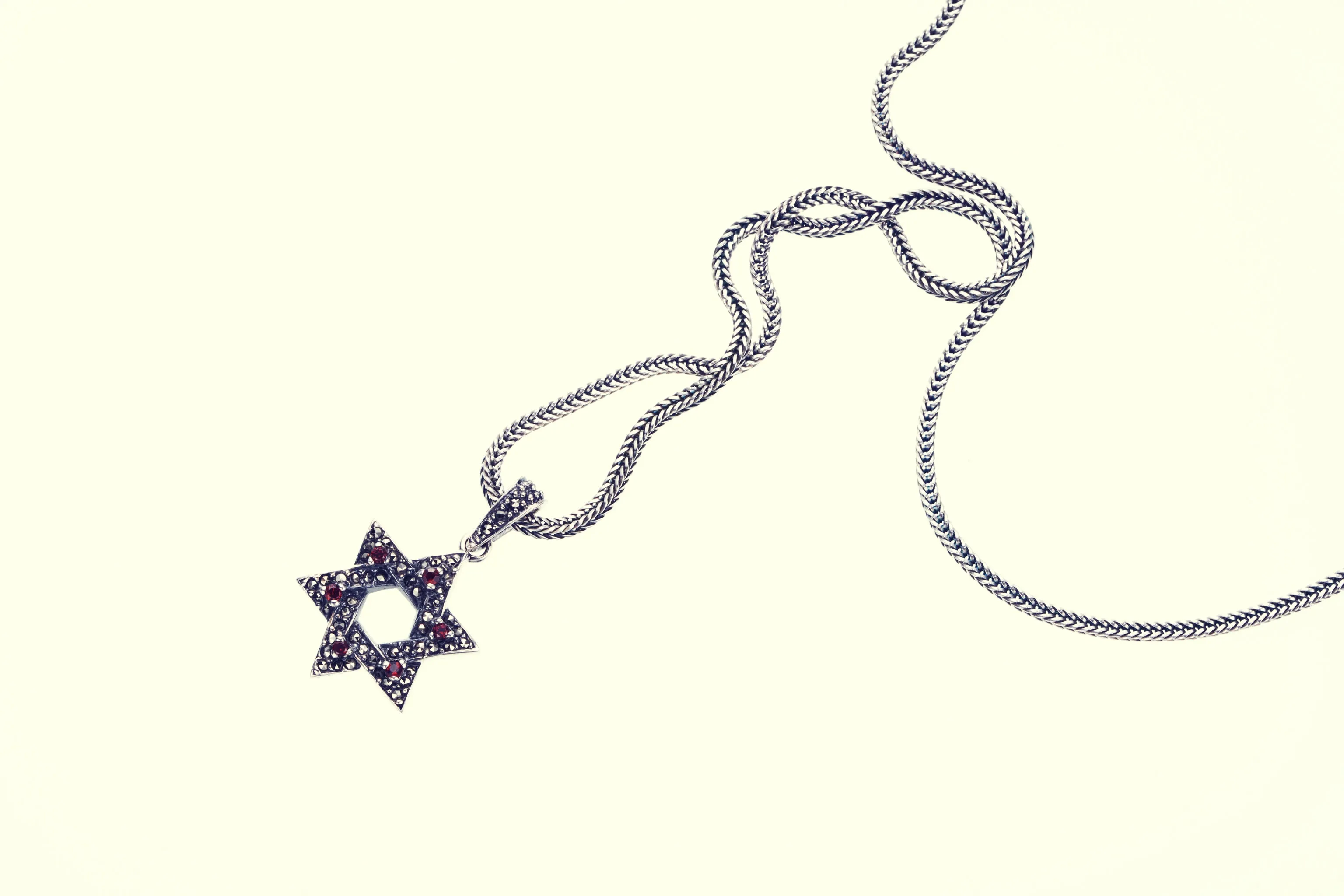 Jewish Star Pendant : S (Garnet)