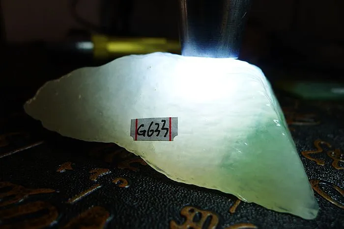 Natural Jade Rough Jadeite Raw (155g,8X4.5X2.7cm)