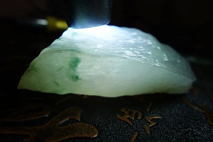 Natural Jade Rough Jadeite Raw (155g,8X4.5X2.7cm)