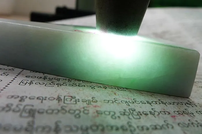 Natural Jade Rough Jadeite Raw (227g,12.1x8.1x1.8cm)