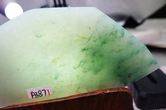 Natural Jade Rough Jadeite Raw (96g,9.9X4.1X1.4cm)