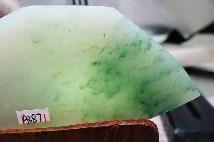 Natural Jade Rough Jadeite Raw (96g,9.9X4.1X1.4cm)