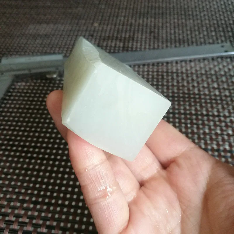 Natural Kunlun Jade Rough Nephrite Raw (174g, 6.3X3.5X2.2cm)