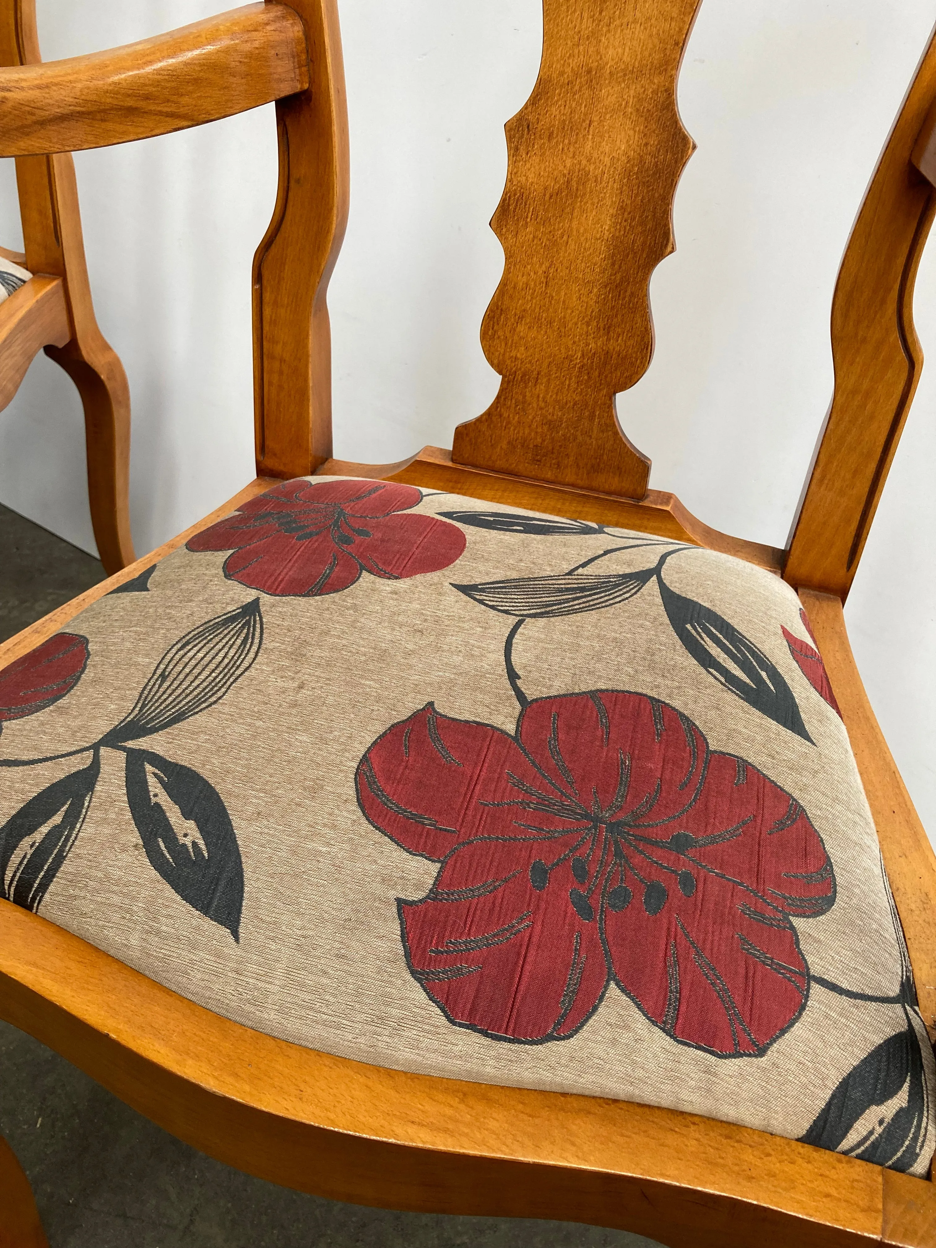 Set of 8 stunning vintage dining chairs