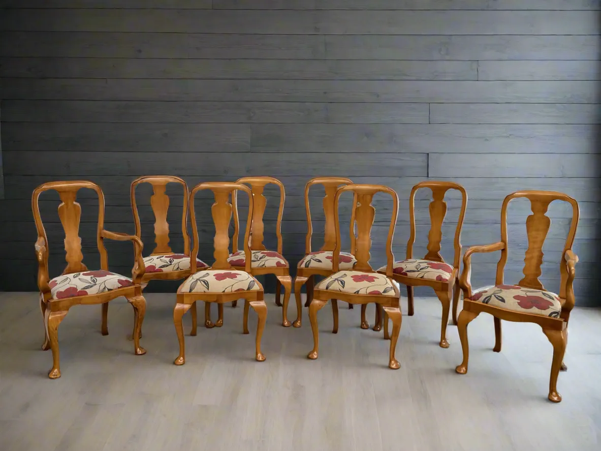 Set of 8 stunning vintage dining chairs