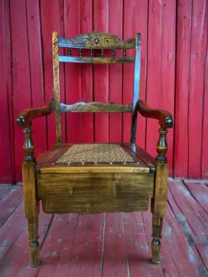 Stunning Victorian commode with pot.