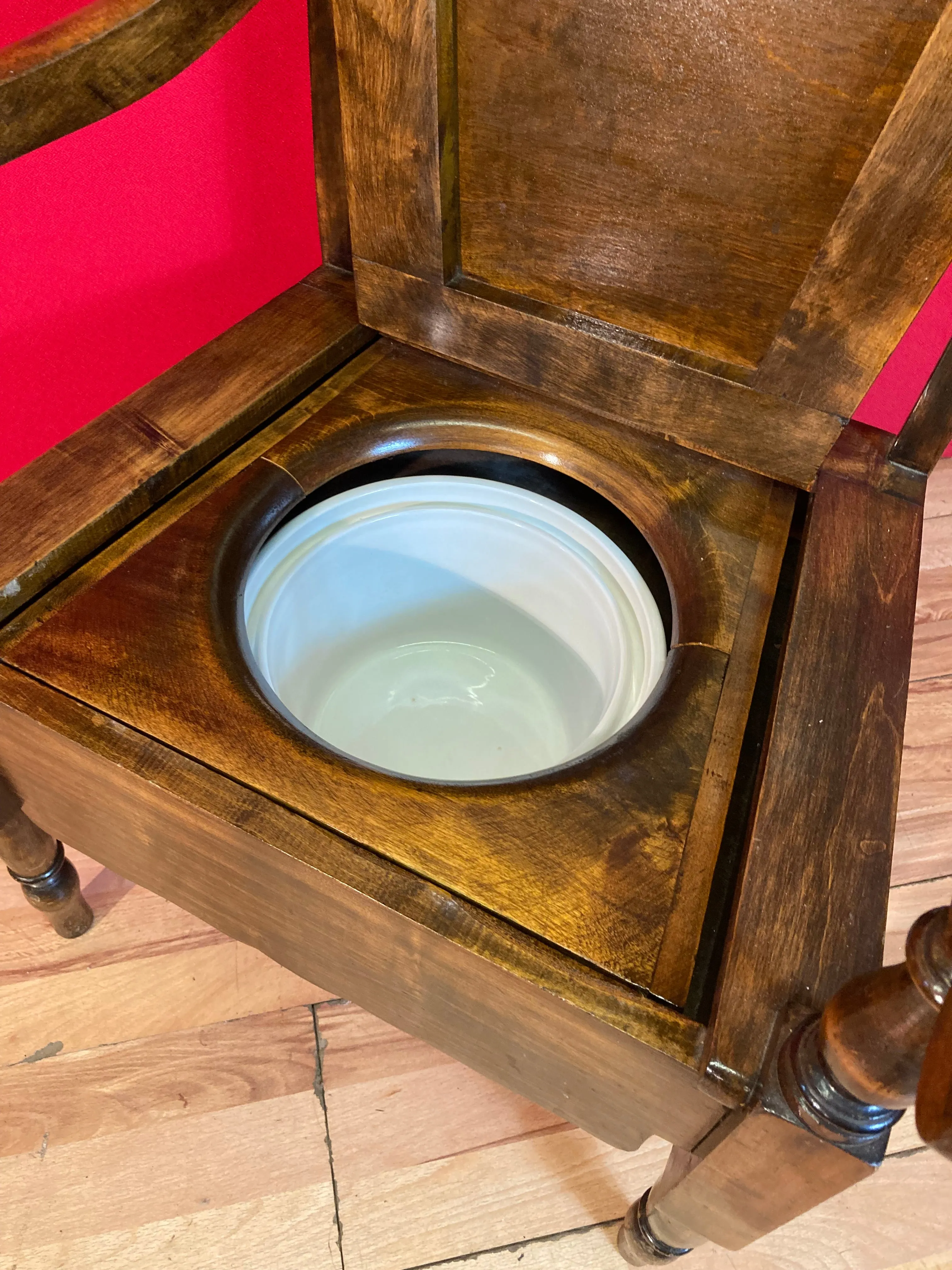 Stunning Victorian commode with pot.