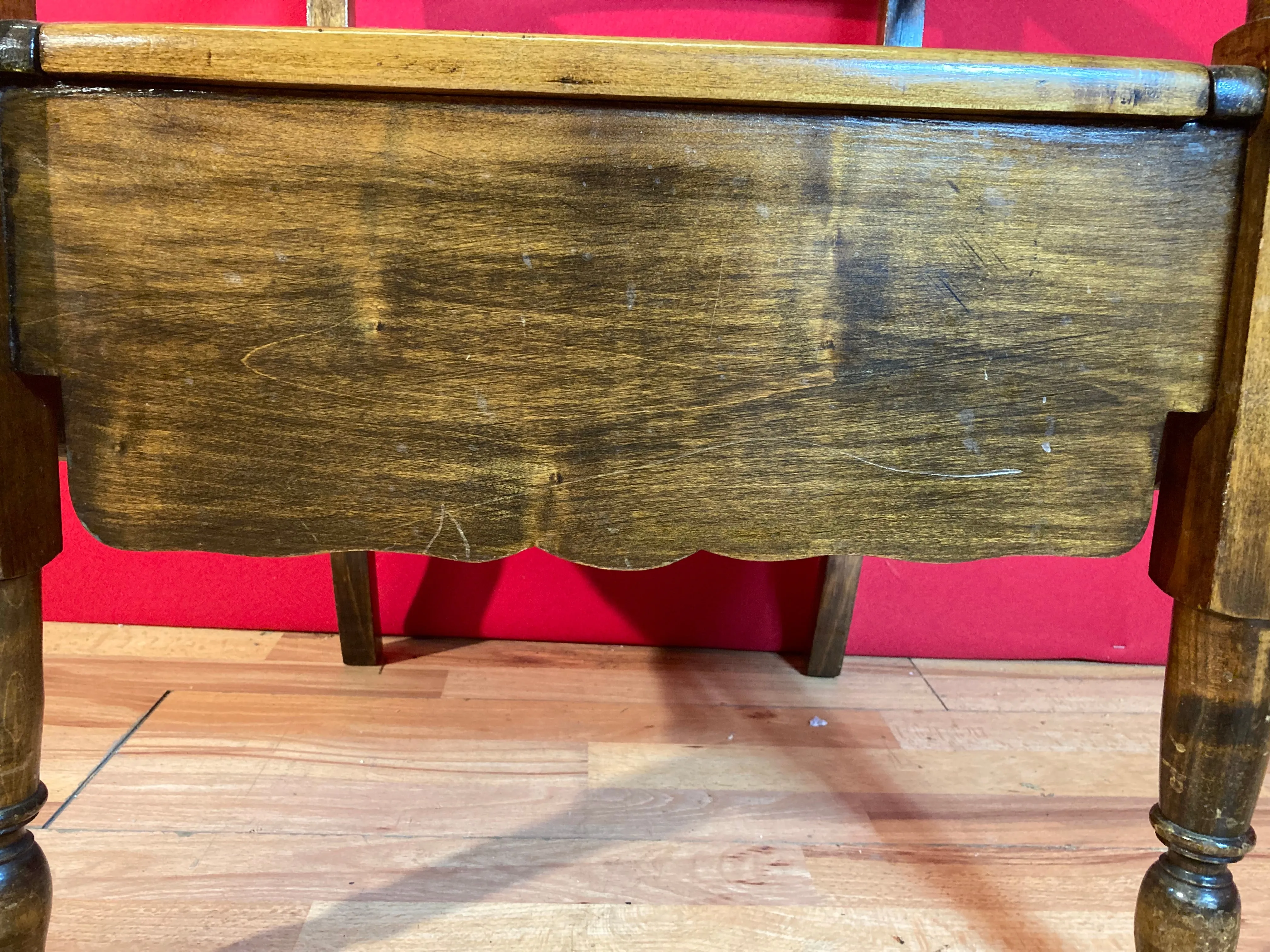 Stunning Victorian commode with pot.