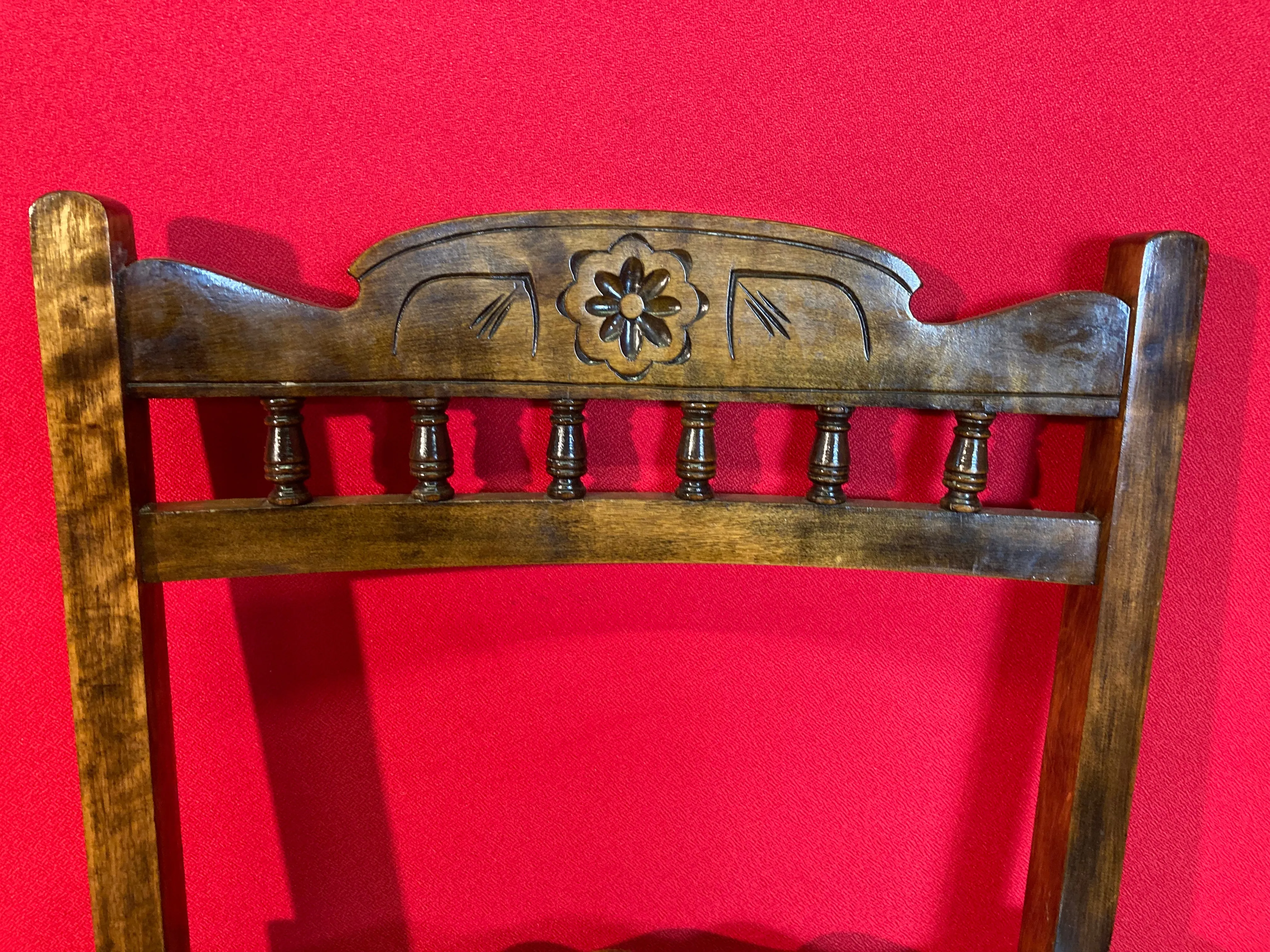Stunning Victorian commode with pot.